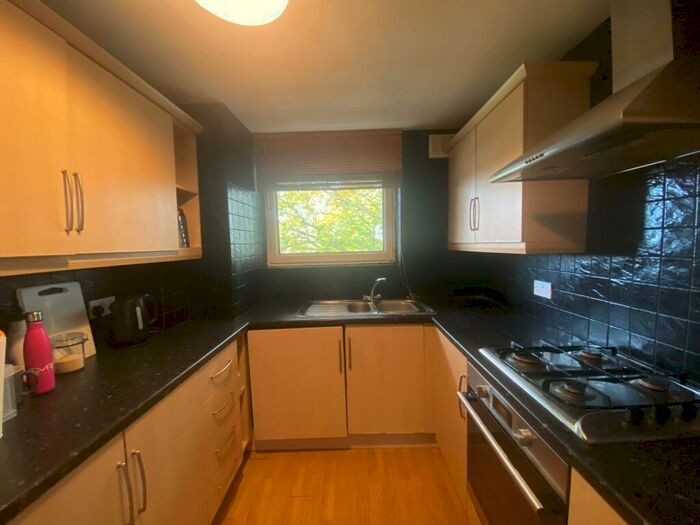 2 Bedroom Flat To Rent In Hawkins Road, Cambridge, CB4