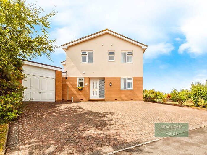 4 Bedroom Detached House For Sale In West Cliff Park Drive, Dawlish, EX7