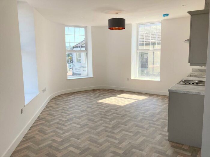 1 Bedroom Flat To Rent In Orchard Street, Neath, SA11