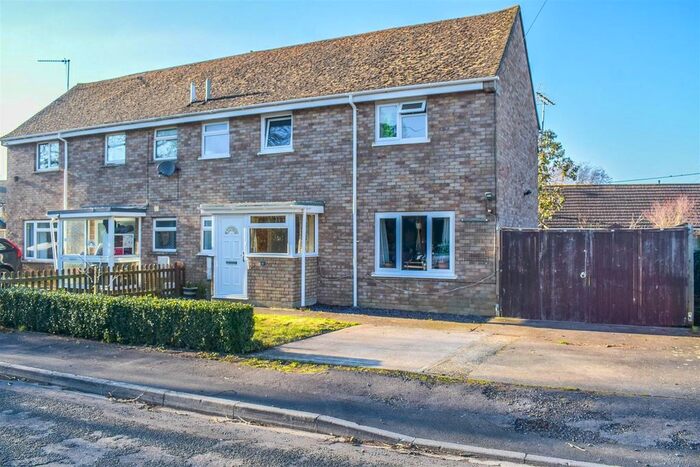 3 Bedroom Semi-Detached House For Sale In The Close, Slimbridge, Gloucester, GL2