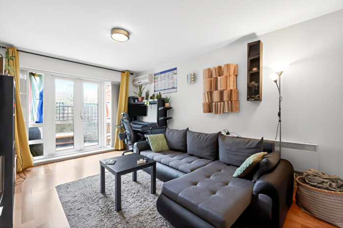 1 Bedroom Apartment To Rent In St. Davids Square, London, E14
