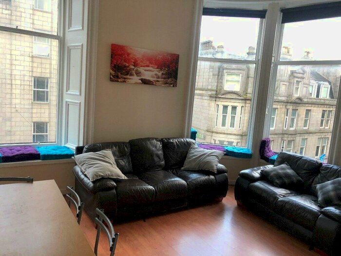 3 Bedroom Flat To Rent In Bridge Street, City Centre, Aberdeen, AB11