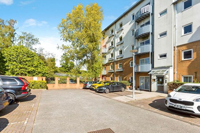 1 Bedroom Flat For Sale In Trafalgar Gardens, Crawley, West Sussex, RH10