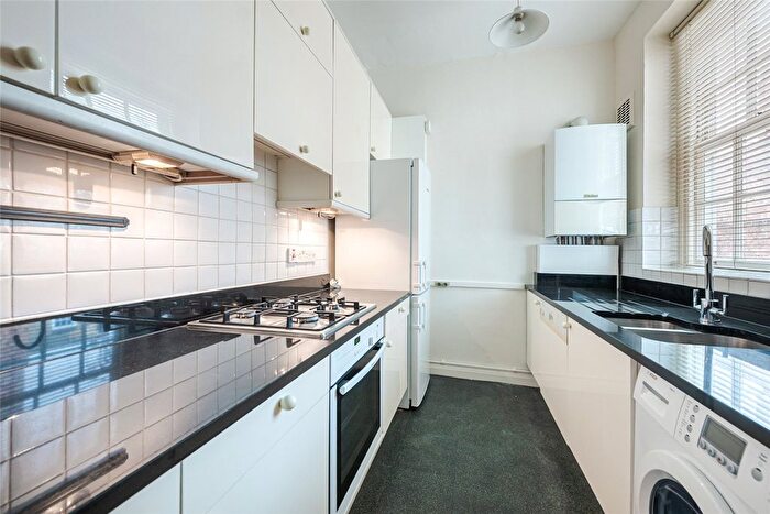 1 Bedroom Flat To Rent In Smith Square, London, Uk, SW1P