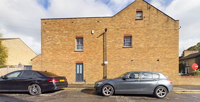 2 Bedroom Detached House To Rent In Shaftesbury Road, Walthamstow, London, E17