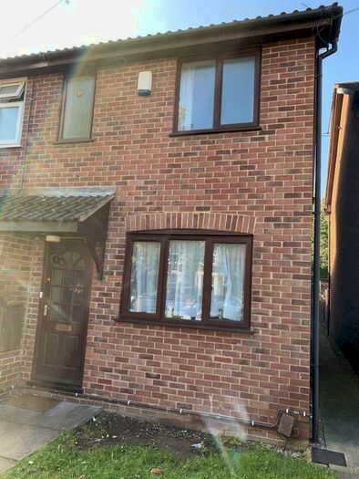 3 Bedroom Semi-Detached House To Rent In Three Bedroom Property On Montpelier Road, NG7