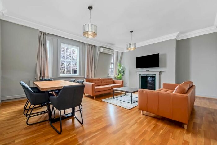 3 Bedroom Flat To Rent In Hanover Gate Mansions, Park Road, London NW1