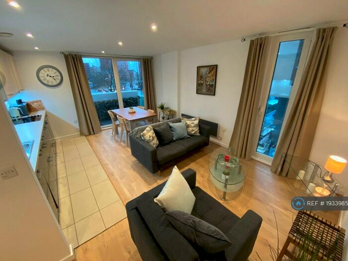 2 Bedroom Flat To Rent In Spectrum Block, Salford, M3