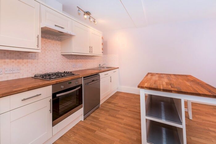 2 Bedroom Flat To Rent In Brighton Road, Surbiton, KT6