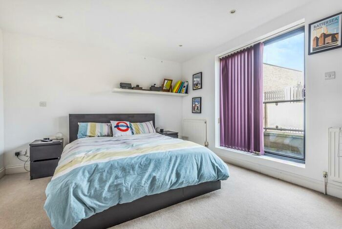 3 Bedroom House To Rent In Paddock Gardens, Crystal Palace, London, SE19