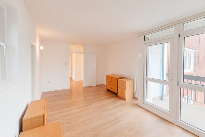 1 Bedroom Flat To Rent In Portland Street, Elephant And Castle, London, SE17