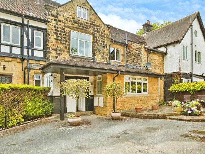 4 Bedroom Link Detached House For Sale In Long Causeway, Leeds, LS16