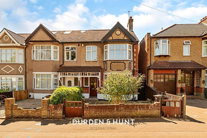 3 Bedroom End Terrace House For Sale In Snakes Lane East, Woodford Green, IG8