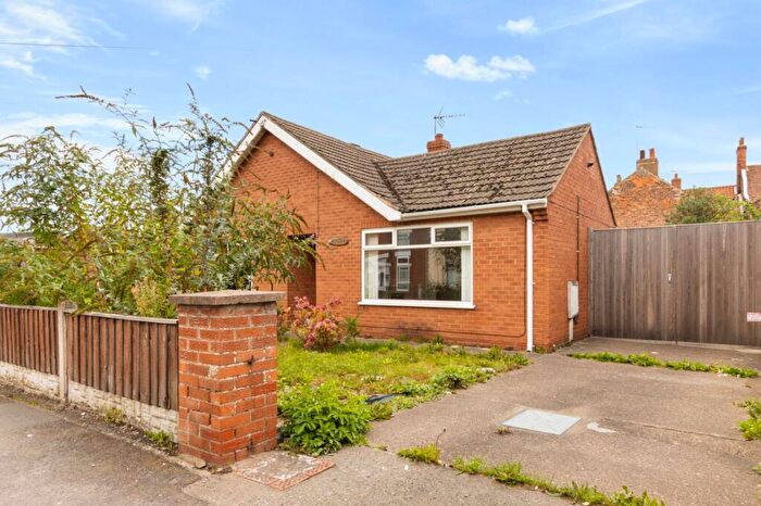 2 Bedroom Bungalow For Sale In Castledyke West, Barton Upon Humber, North Lincs, DN18