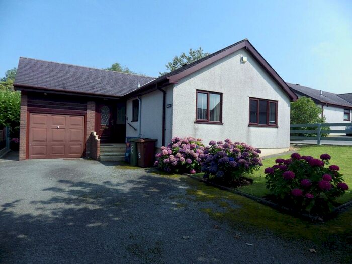 2 Bedroom Bungalow To Rent In Tregaean, Penrhosgarnedd, Bangor, LL57