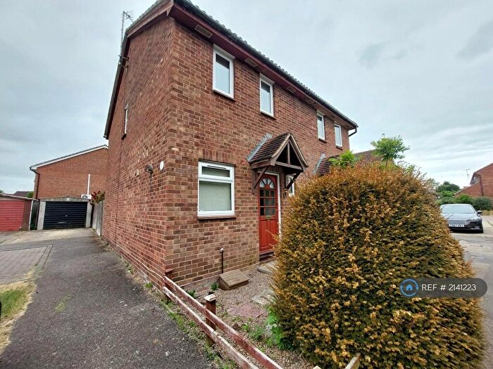 2 Bedroom Semi-Detached House To Rent In Poplar Close, Aylesbury, HP20