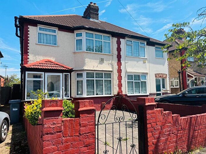 3 Bedroom Semi Detached House For Sale In Cardington Square, Hounslow, TW4
