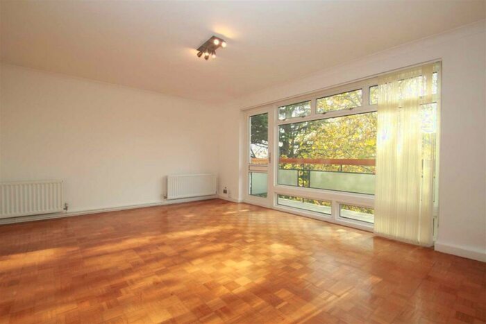 3 Bedroom Apartment To Rent In Shepherds Hill, Highgate, N6