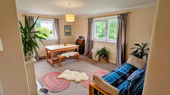 2 Bedroom Flat For Sale In Glenvarloch Crescent, Liberton, Edinburgh, EH16