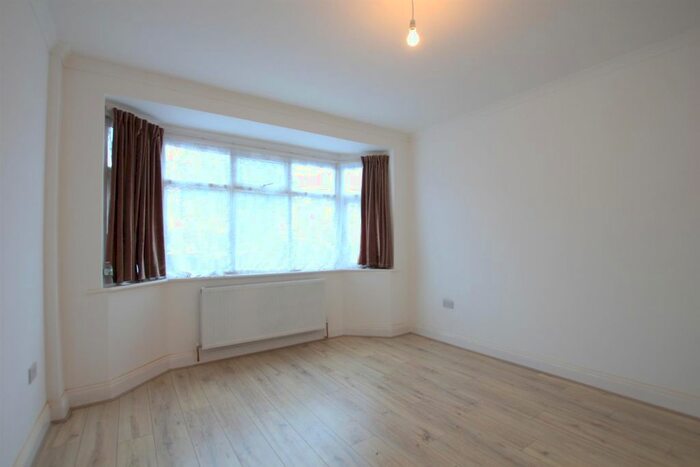 3 Bedroom Semi-Detached House To Rent In Dene Avenue, Hounslow, TW3