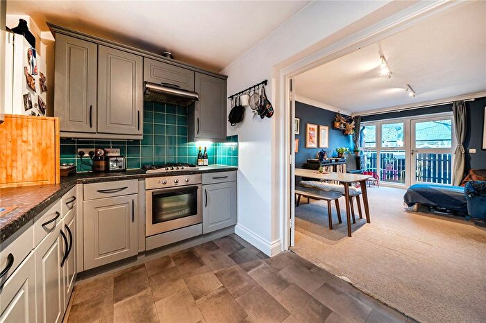 2 Bedroom Flat For Sale In Ferndale Road, London, SW4