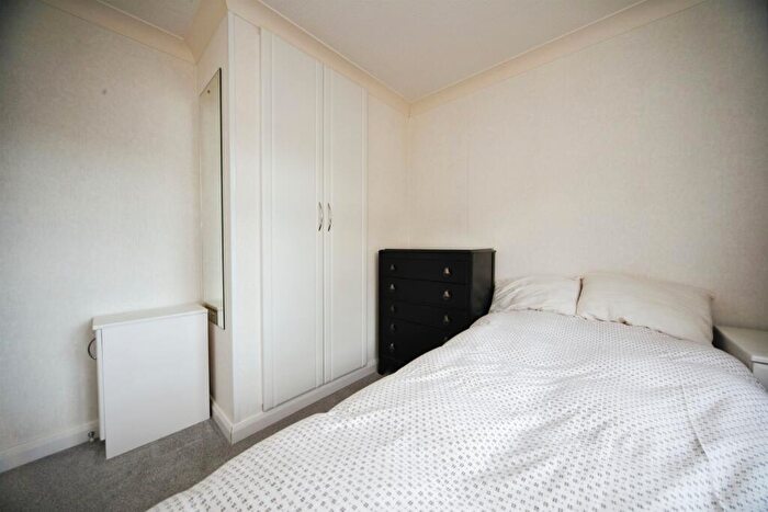 2 Bedroom Detached House For Sale In Beechwood Park, Caddington, Luton, LU1
