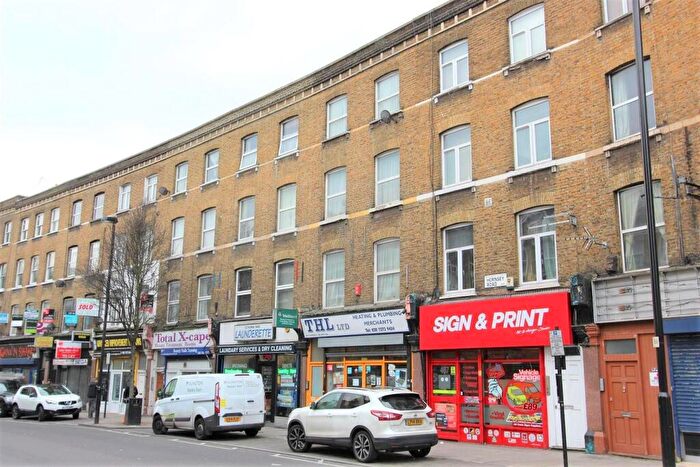 Flat To Rent In Hornsey Road, N19