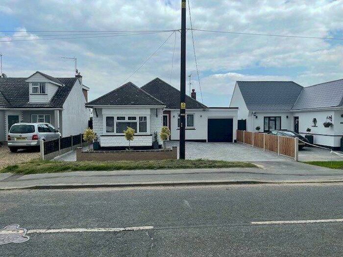 3 Bedroom Bungalow To Rent In Little Wakering Road, Barling Magna, Southend-on-Sea, Essex, SS3