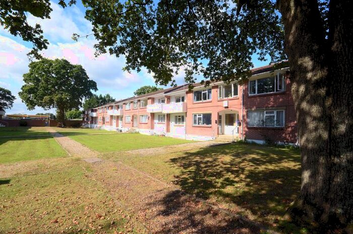 2 Bedroom Flat To Rent In Plantation Road, Poole, BH17