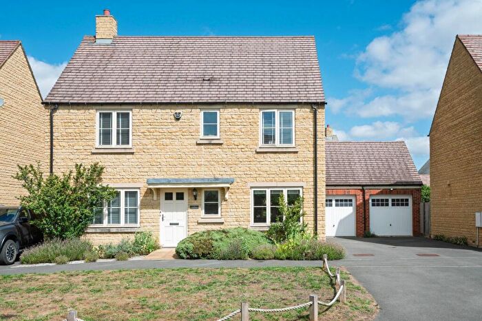 4 Bedroom Detached House For Sale In Stirling Way, Moreton-In-Marsh, GL56