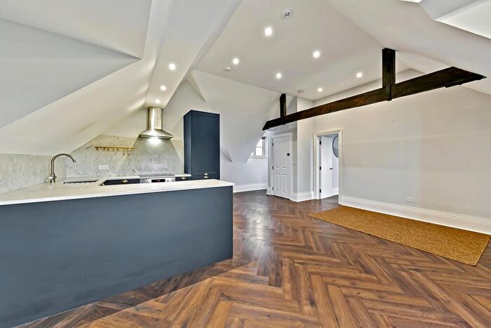 2 Bedroom Flat For Sale In Church Grove, Hampton Wick, KT1