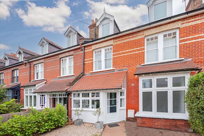 2 Bedroom Flat To Rent In Kingston Road, Teddington, TW11