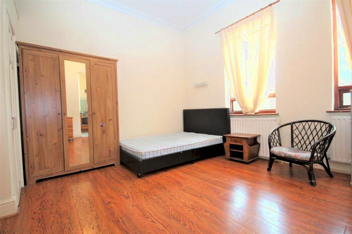 Studio To Rent In Hagley Road, Birmingham, West Midlands, B17