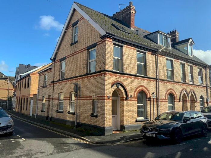1 Bedroom Flat To Rent In Vicarage Lawn, Barnstaple, EX32
