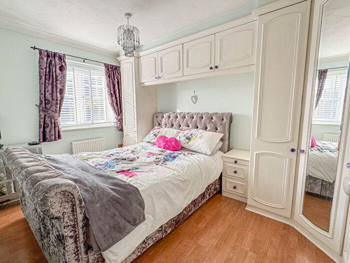 3 Bedroom Detached House For Sale In Falcon Close, Rayleigh, SS6