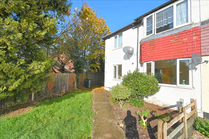 2 Bedroom Apartment To Rent In Shirley Close, Dartford, DA1