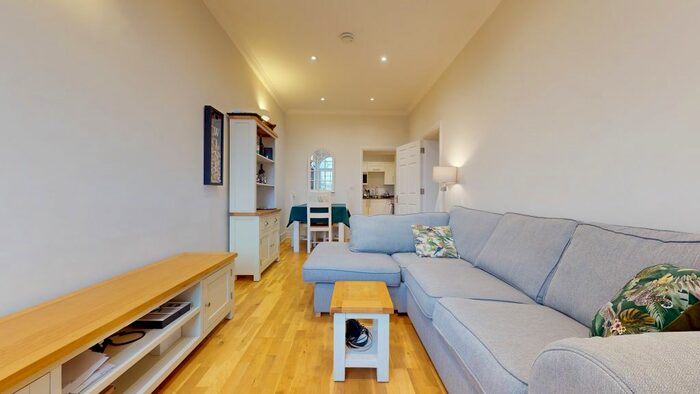 2 Bedroom Flat To Rent In Hilda Road, Southall, UB2