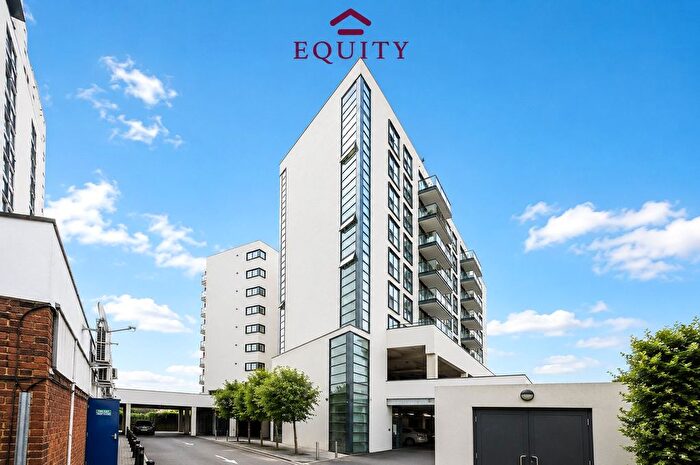 1 Bedroom Flat For Sale In Dunstan Mews, Enfield, EN1