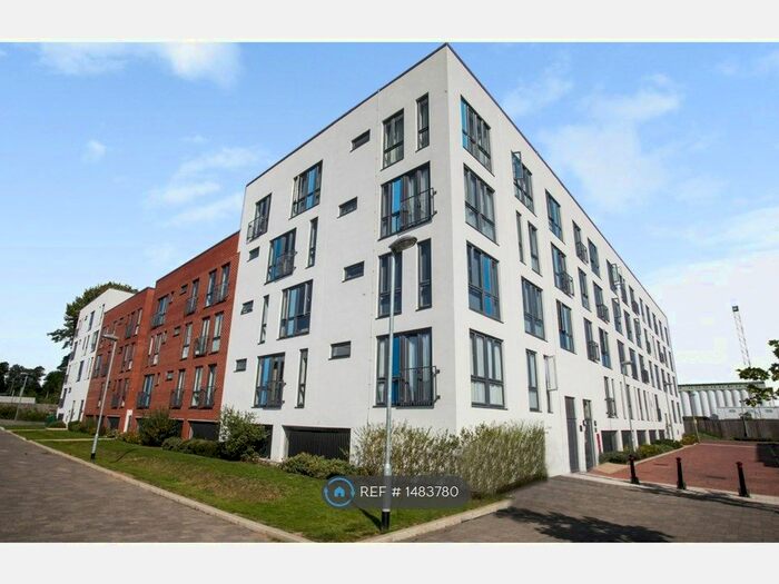 2 Bedroom Flat To Rent In Salvisberg Court, Welwyn Garden City, AL7