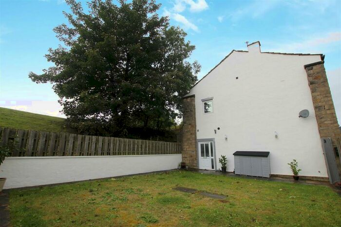 2 Bedroom End Of Terrace House To Rent In Dubb Lane, Bingley, BD16