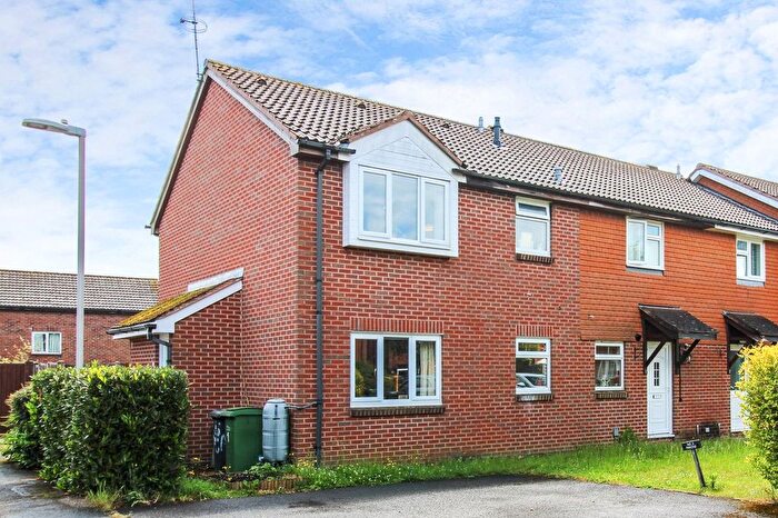 1 Bedroom Terraced House For Sale In Cairngorm Road, Thatcham, Berkshire, RG19