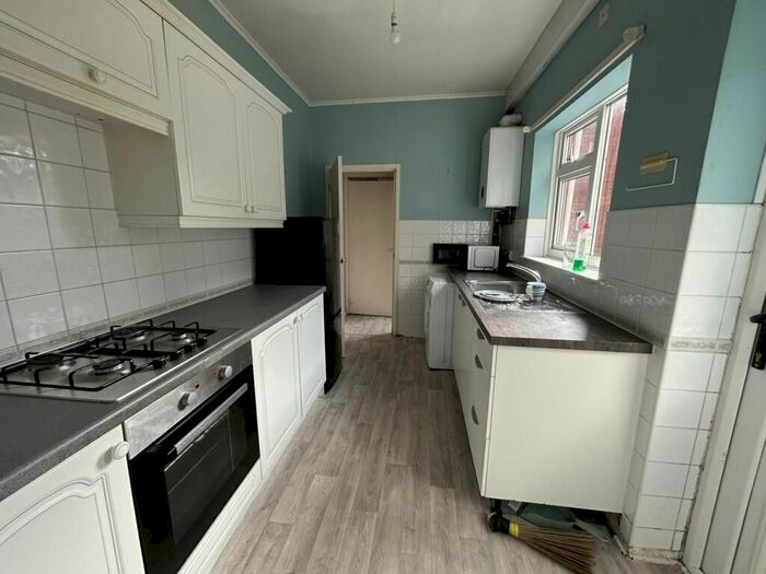 2 Bedroom Flat To Rent In Beaumount Crescent, London, W14