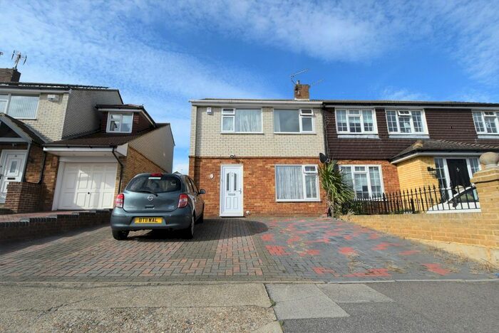 3 Bedroom Semi-Detached House To Rent In Merralswood Road, Strood, ME2