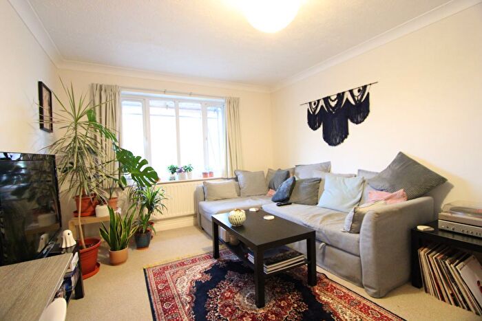 2 Bedroom Flat To Rent In Wimbledon, SW19
