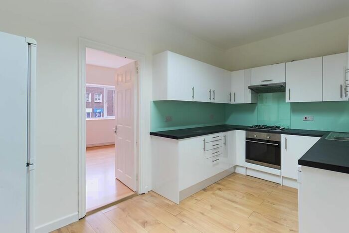 2 Bedroom Flat To Rent In High Street, Southampton, SO14