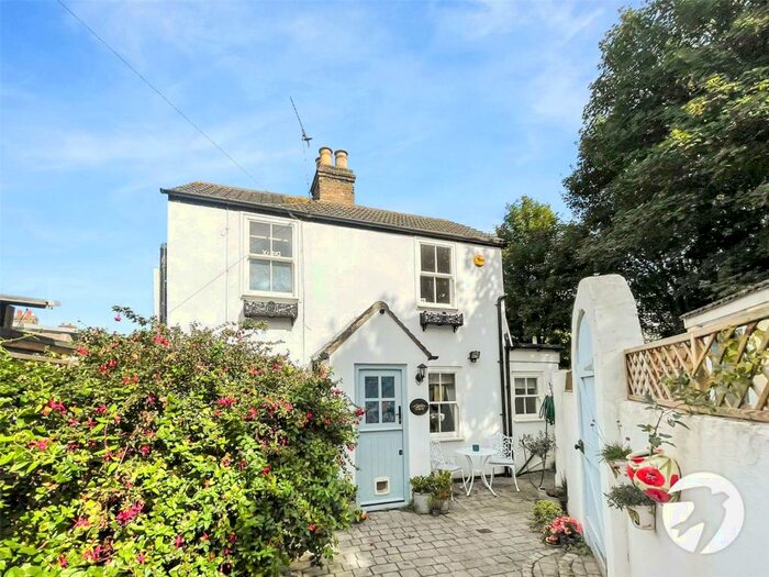 2 Bedroom Detached House To Rent In Crescent Road, Erith, DA8