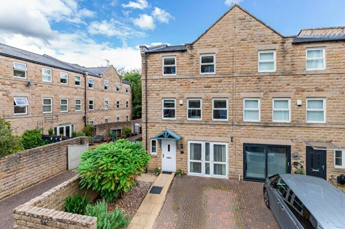 4 Bedroom House For Sale In Mill Fold, Addingham, Ilkley, West Yorkshire, LS29