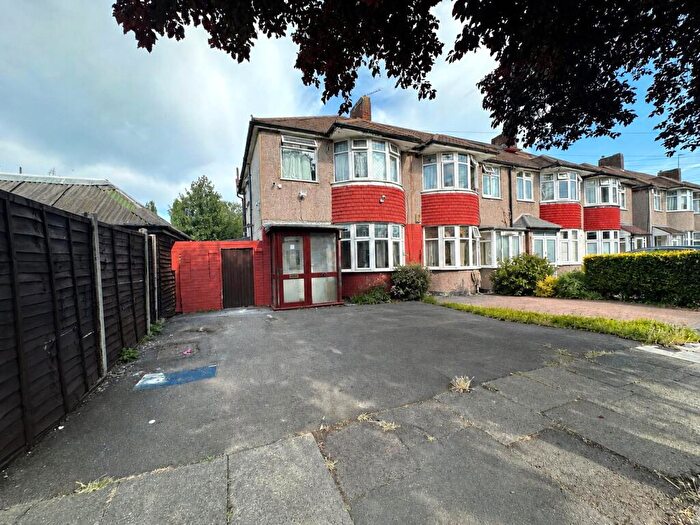 3 Bedroom End Of Terrace House For Sale In Aldermoor Road, London, SE6