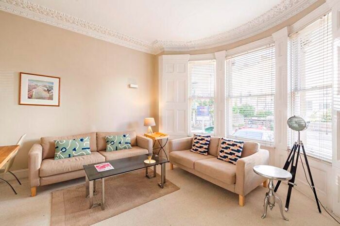 2 Bedroom Flat To Rent In Merchants Road, Clifton, Bristol, BS8