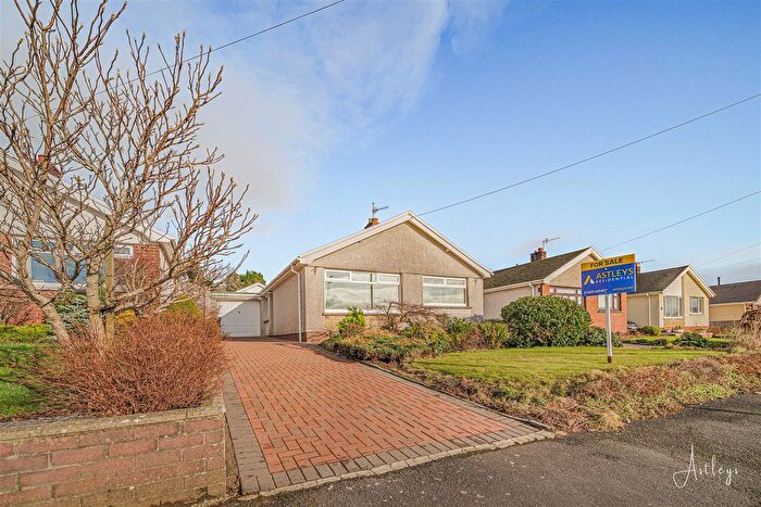 3 Bedroom Detached Bungalow For Sale In Village Close, Neath, SA10